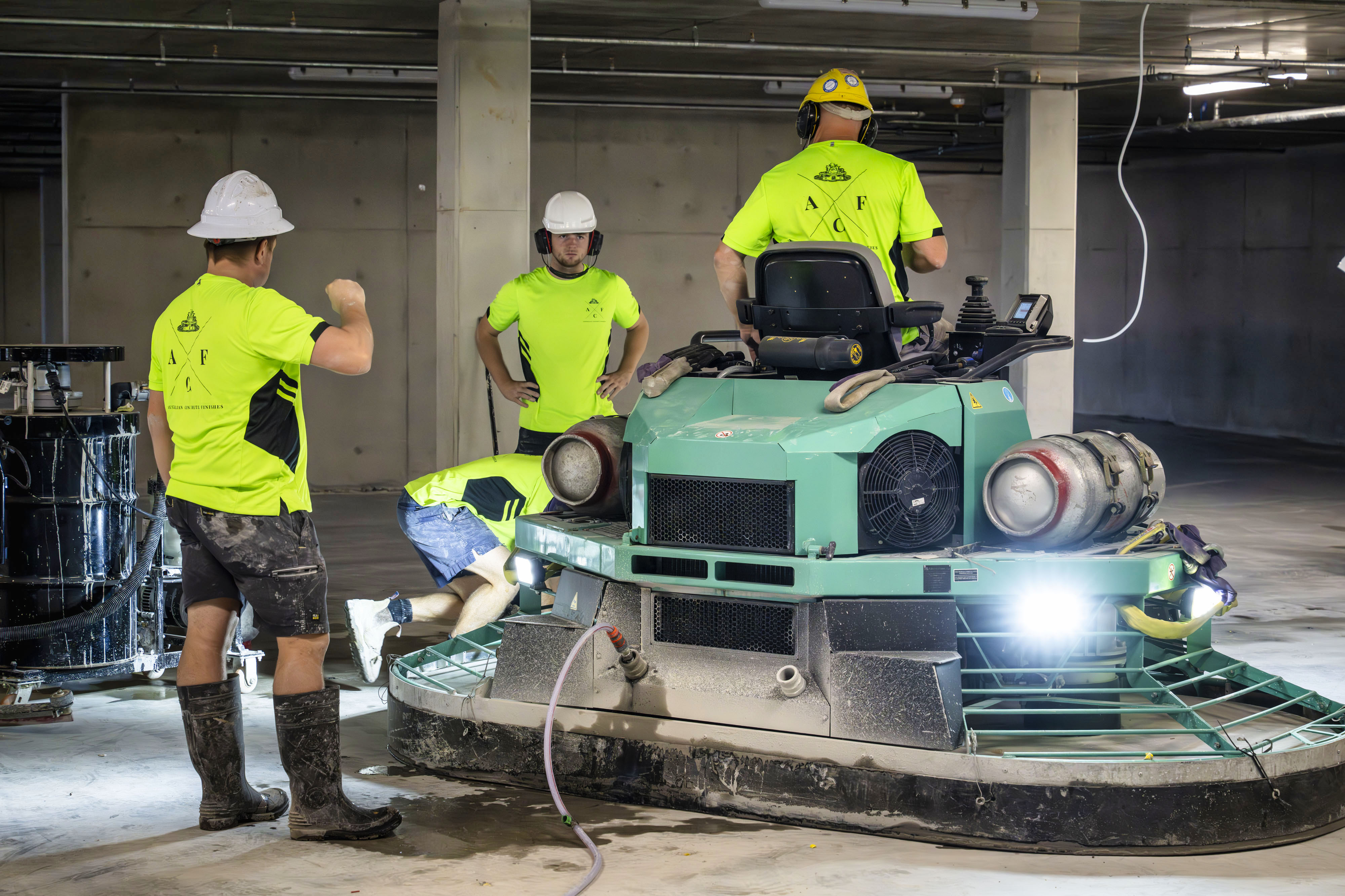 Concrete polishing and grinding equipment